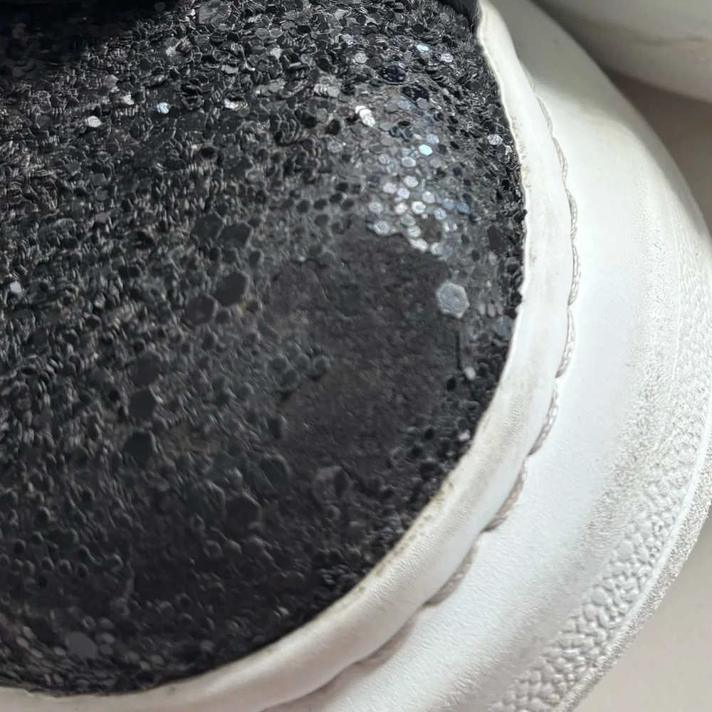 Alexander McQueen Oversized sneakers in a black glitter finish white sole sz 38 - Picture 5 of 11